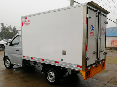 高效多能，冷鏈物流新利器——長(zhǎng)安冷藏車隨車吊應(yīng)用解析